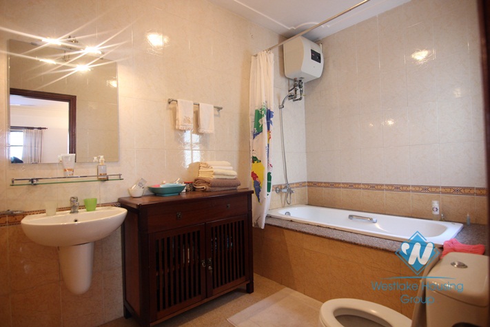 Swimming pool house with lots of space for rent in Tay Ho